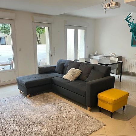 Ecu : Superbe Appartement Avec Exterieur Reims Exterior foto